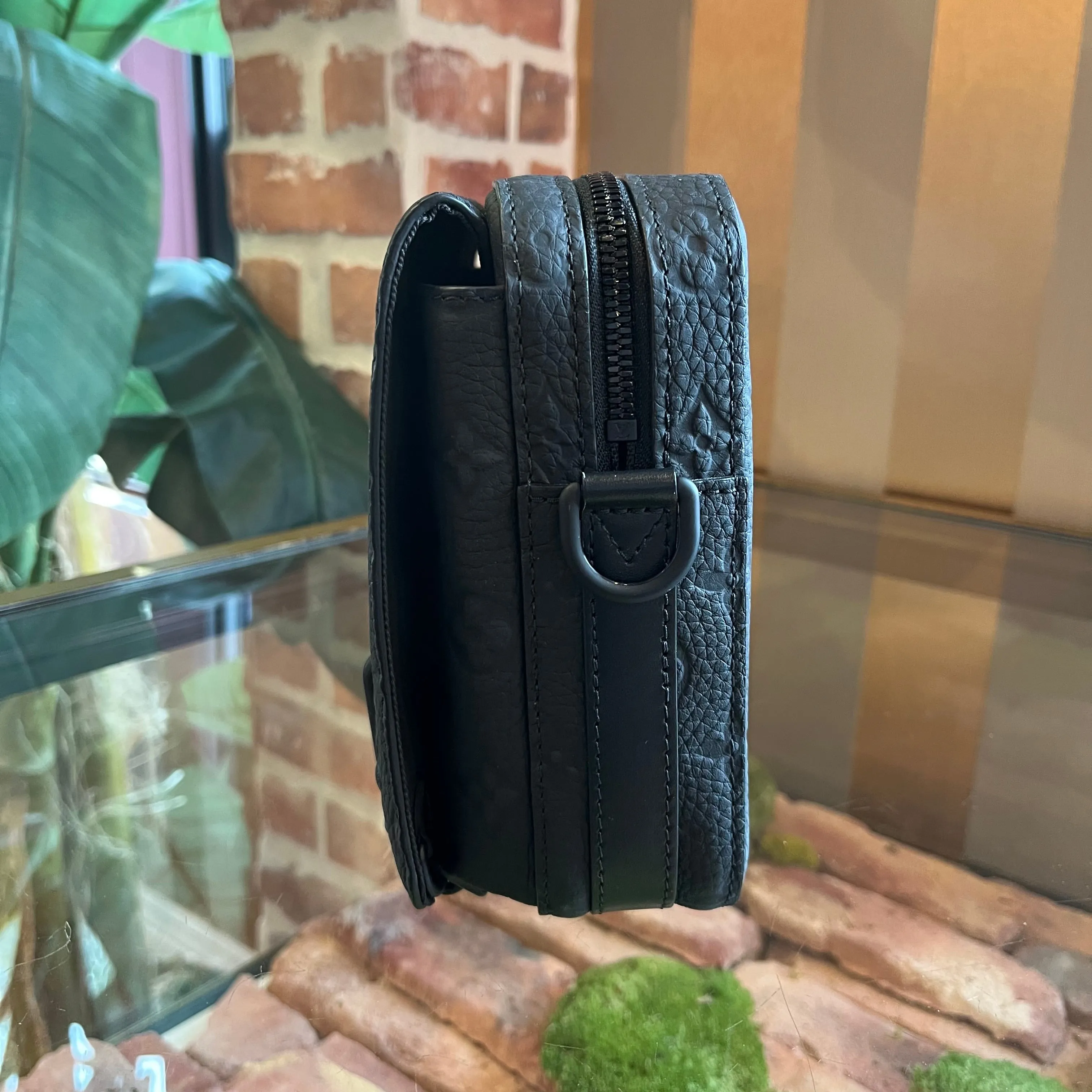 LOUIS VUITTON Steamer Black Taurillon Monogram Messenger