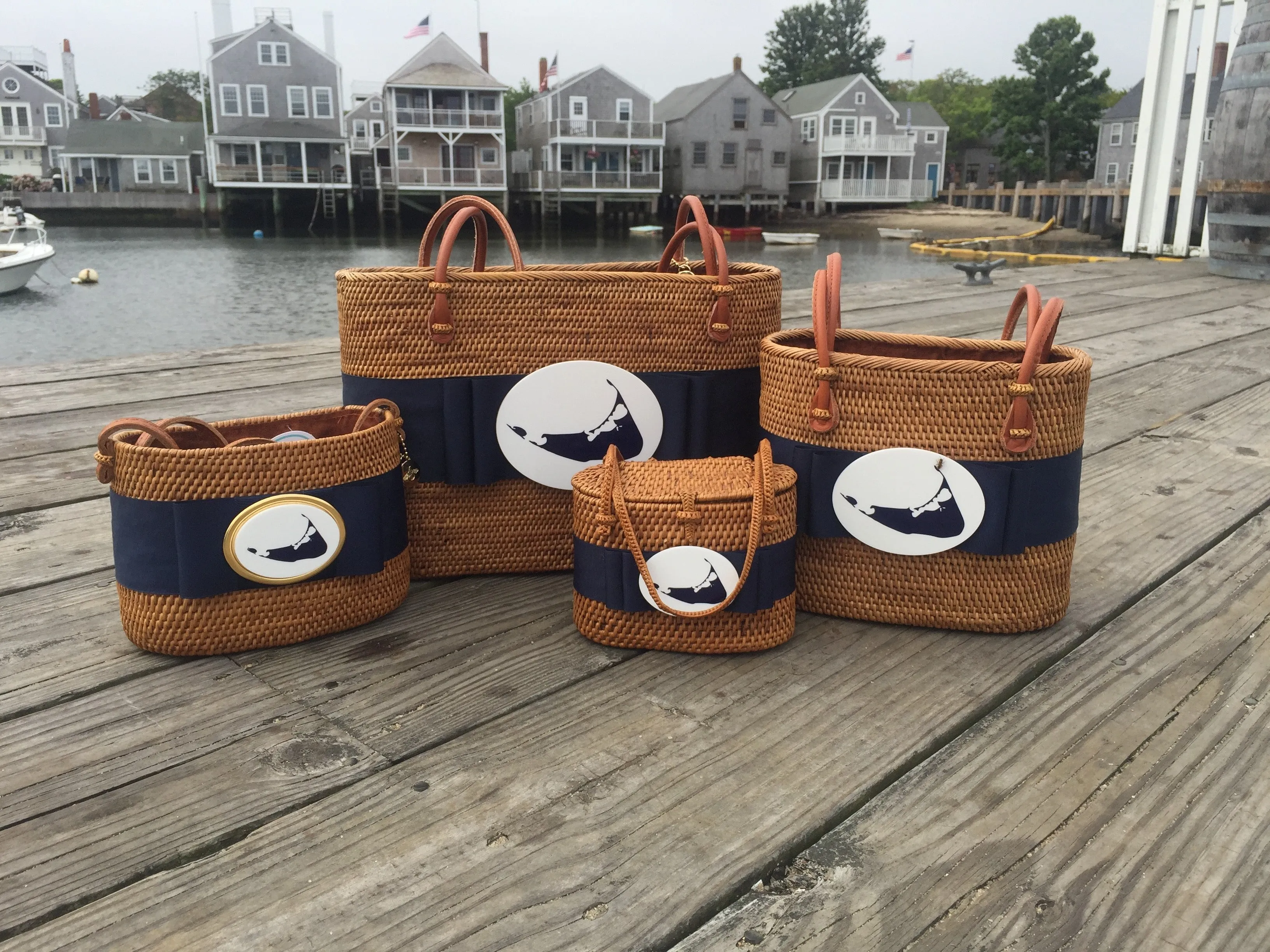 Nantucket Short Oval Basket with Navy Ribbon