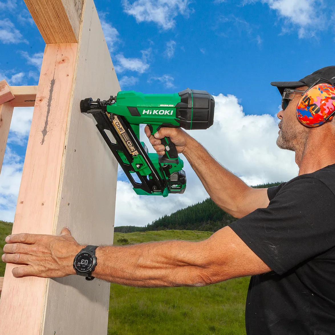 The all new HIKOKI 18V FRAMING NAILER Kit  1 x battery   Charger (Hikoki)