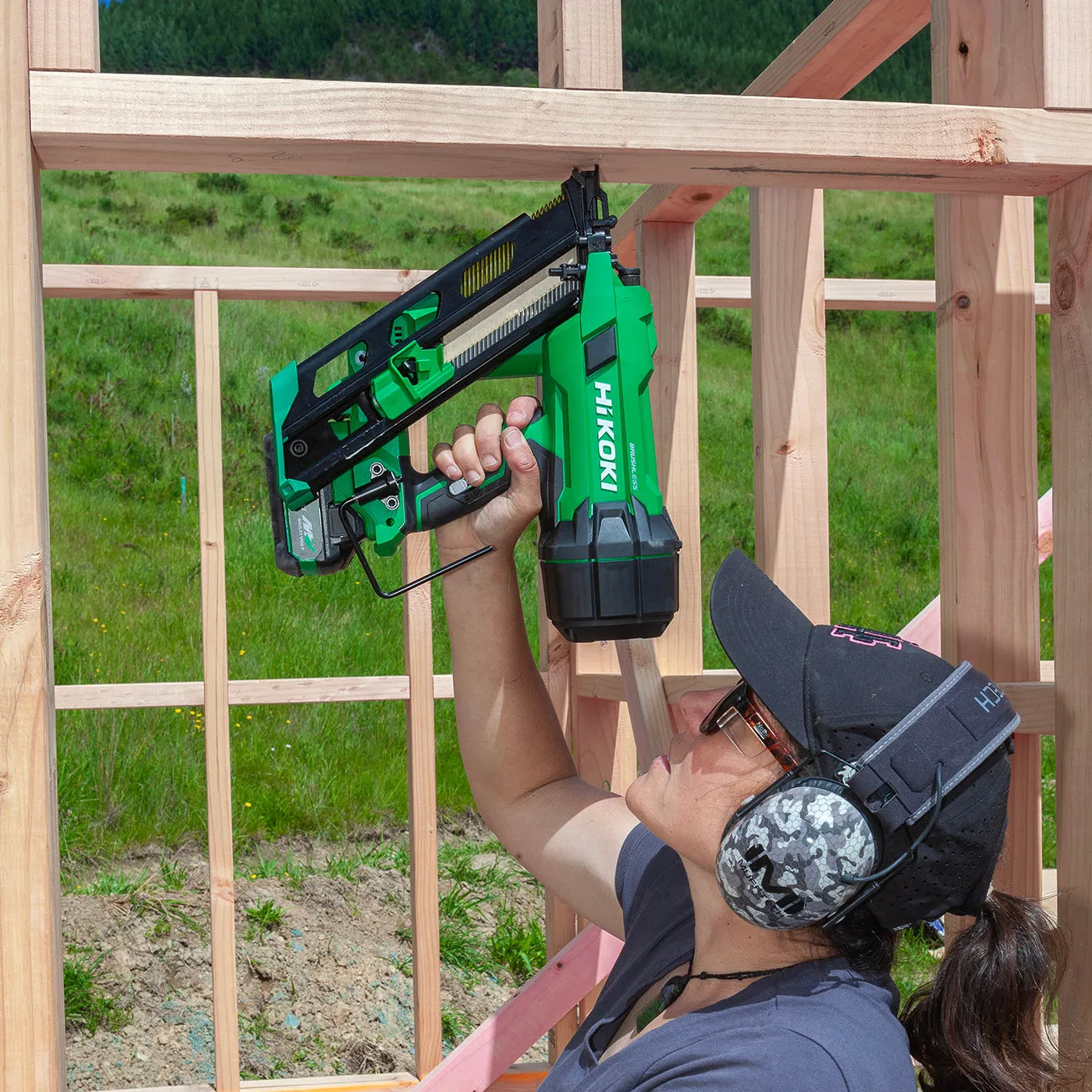 The all new HIKOKI 18V FRAMING NAILER Kit  1 x battery   Charger (Hikoki)